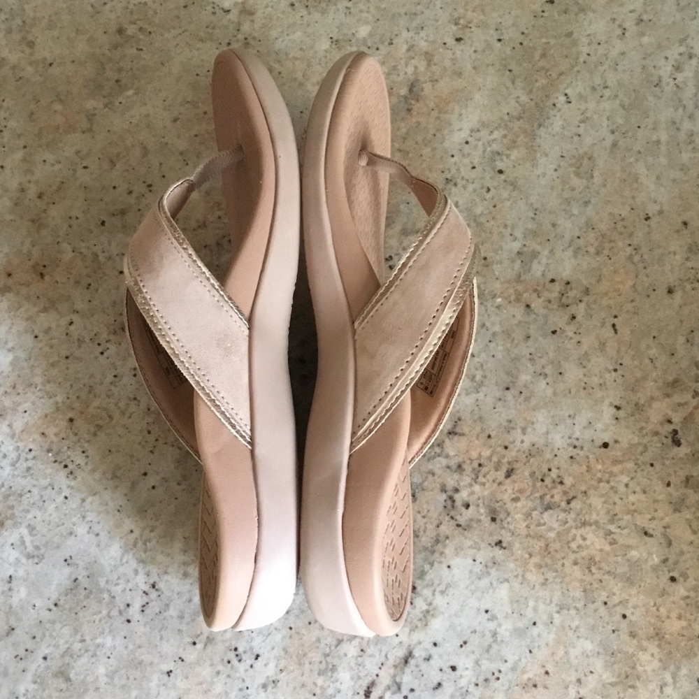NEW Vionic Tava Suede Desert Sand Thong Sandals - Picture 9 of 12